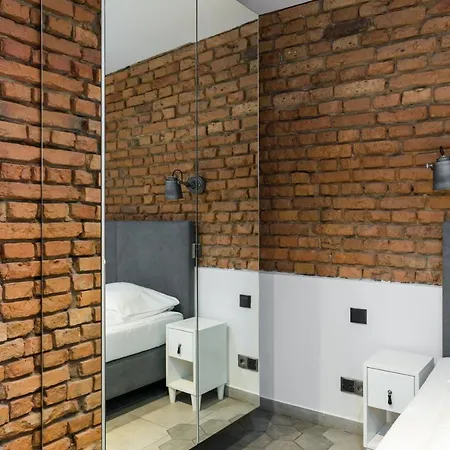 Old Town Underground Level By Renters Apartment